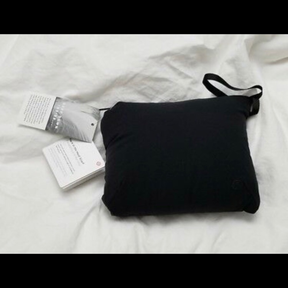 Lululemon “Pack In The Heat” Puffer Scarf - Picture 2 of 6